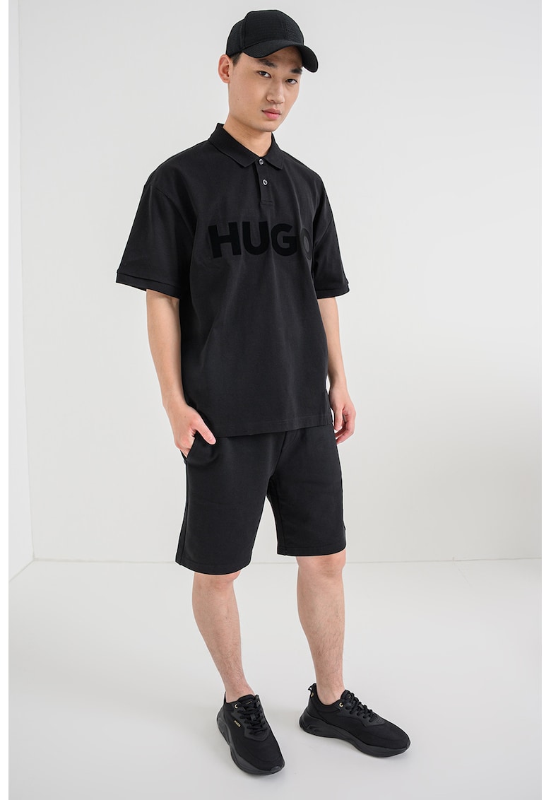 Tricou polo cu croiala lejera si imprimeu logo Doniee - Negru