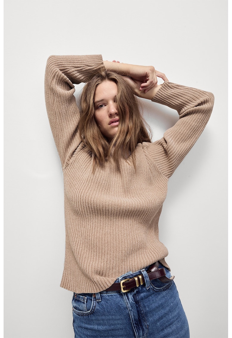 Pulover cu striatii si decolteu la baza gatului - Maro nisip
