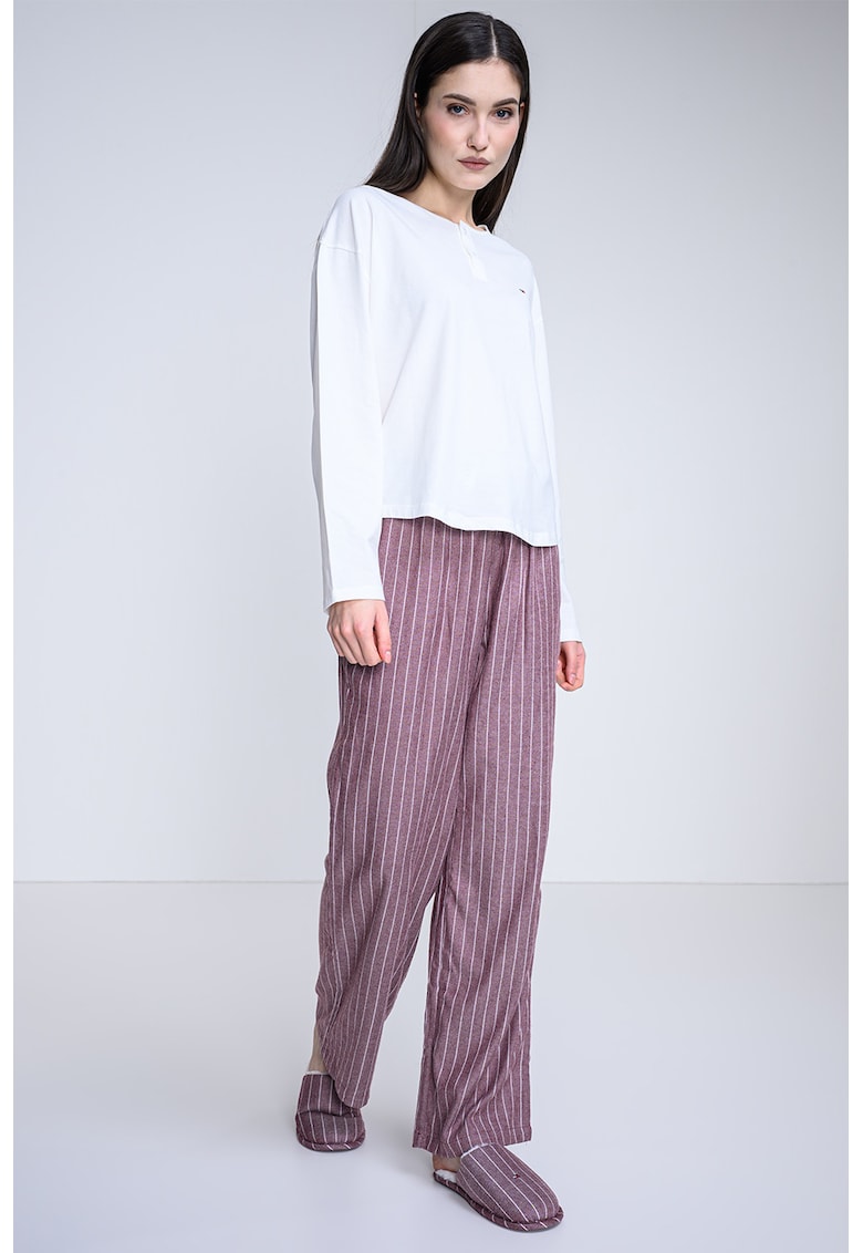 Set de pijama cu pantaloni lungi - croiala lejera si papuci