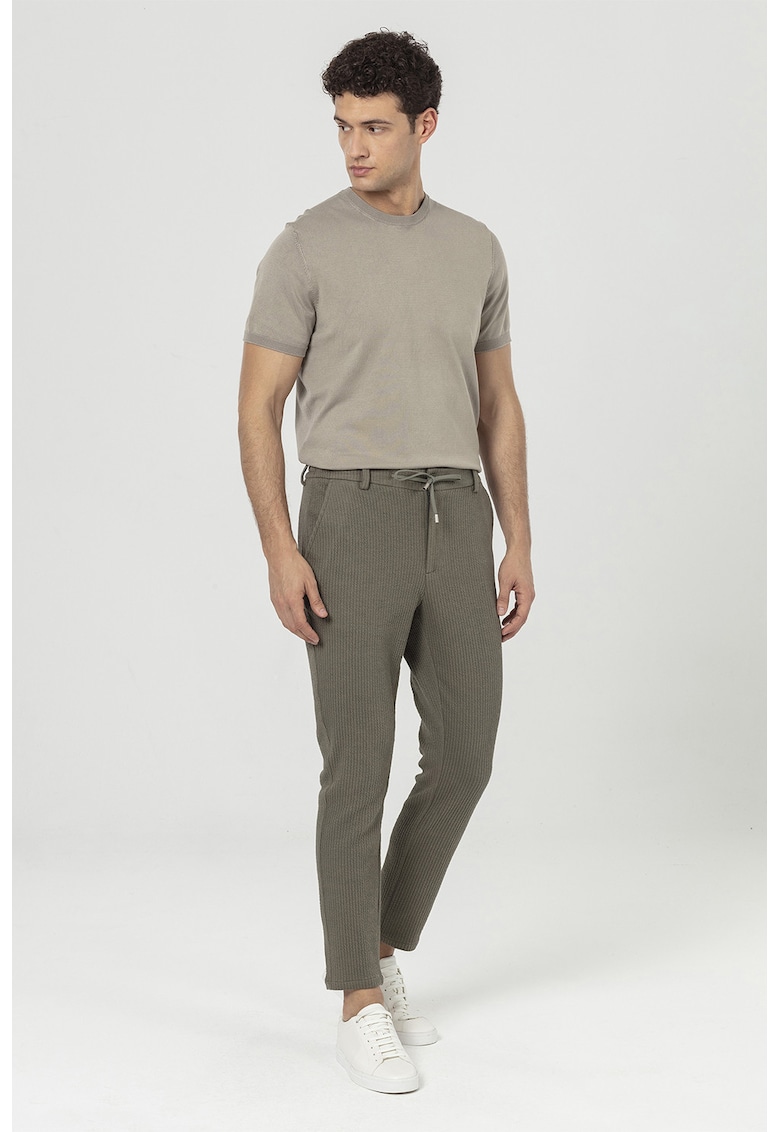 Pantaloni texturati cu croiala regular-fit si snur in talie