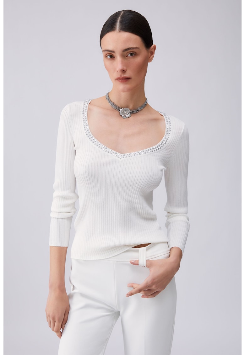 Pulover slim fit cu decolteu in V - Alb
