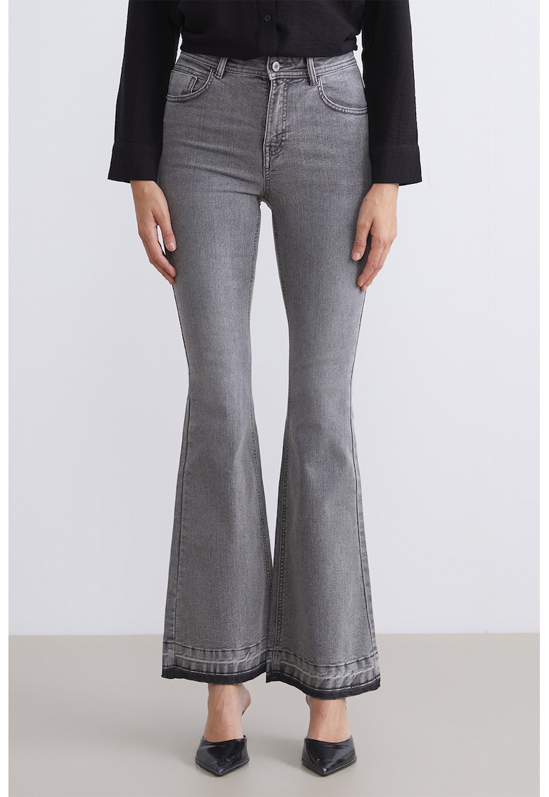 Blugi evazati cu aspect decolorat - Gri cenusiu