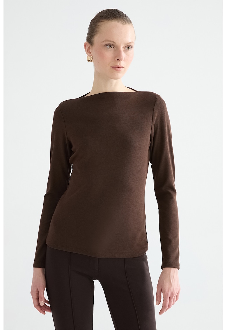 Bluza slim-fit cu decolteu barcuta - Maro inchis