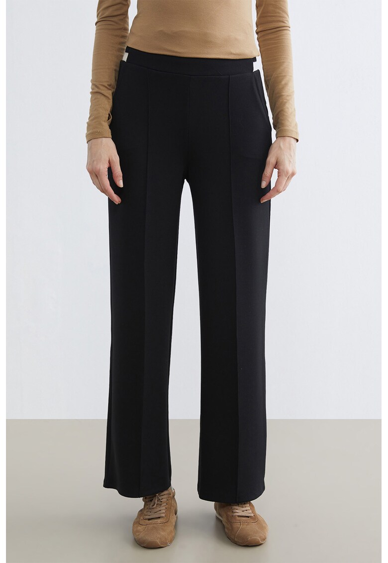 Pantaloni cu croiala ampla si buzunare laterale - Negru