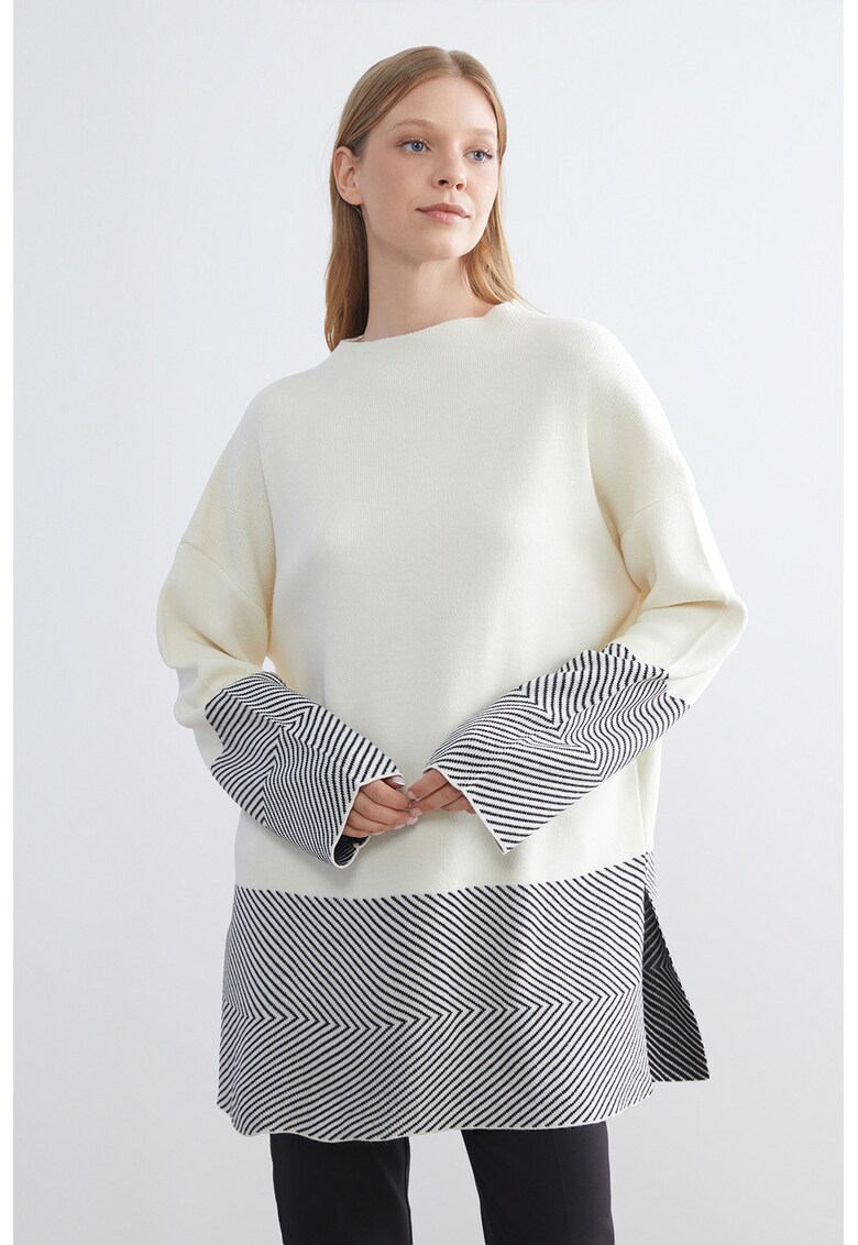 Pulover lejer cu model si slituri laterale - Alb