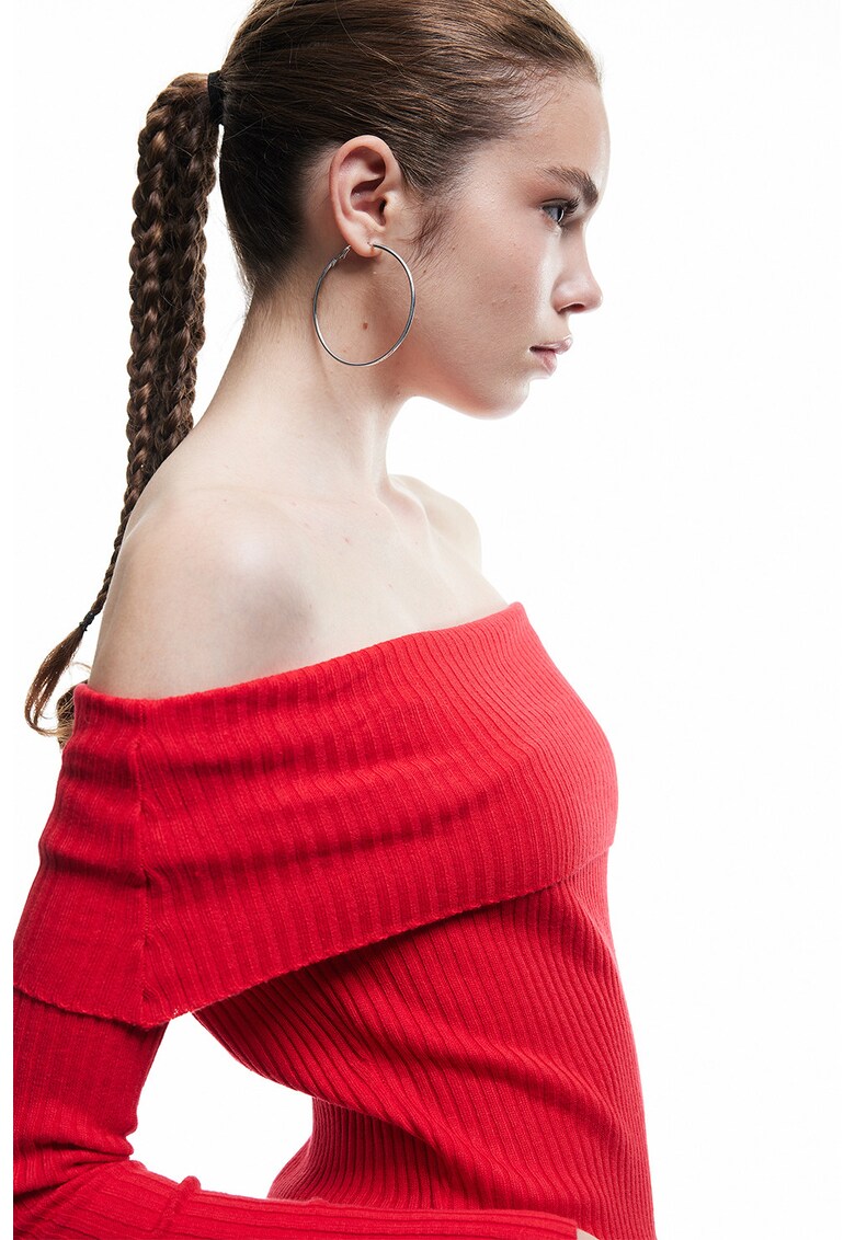 Pulover striat cu decolteu pe un umar - Rosu vermillion