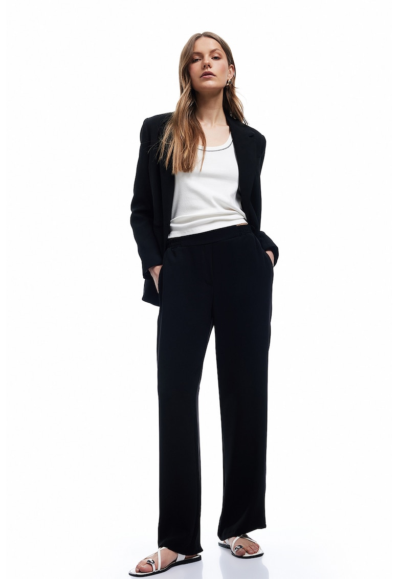 Pantaloni cu croiala dreapta si buzunare laterale - Negru