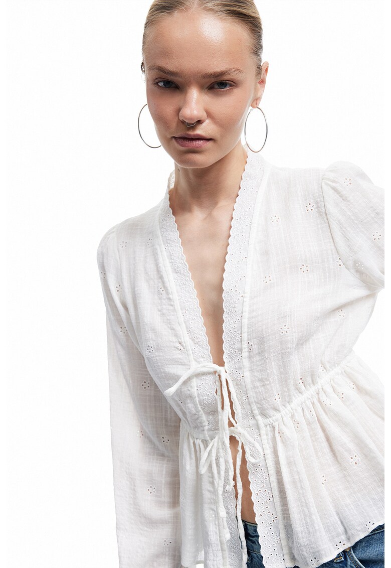 Bluza cu decolteu in V si inchidere cu snururi - Alb