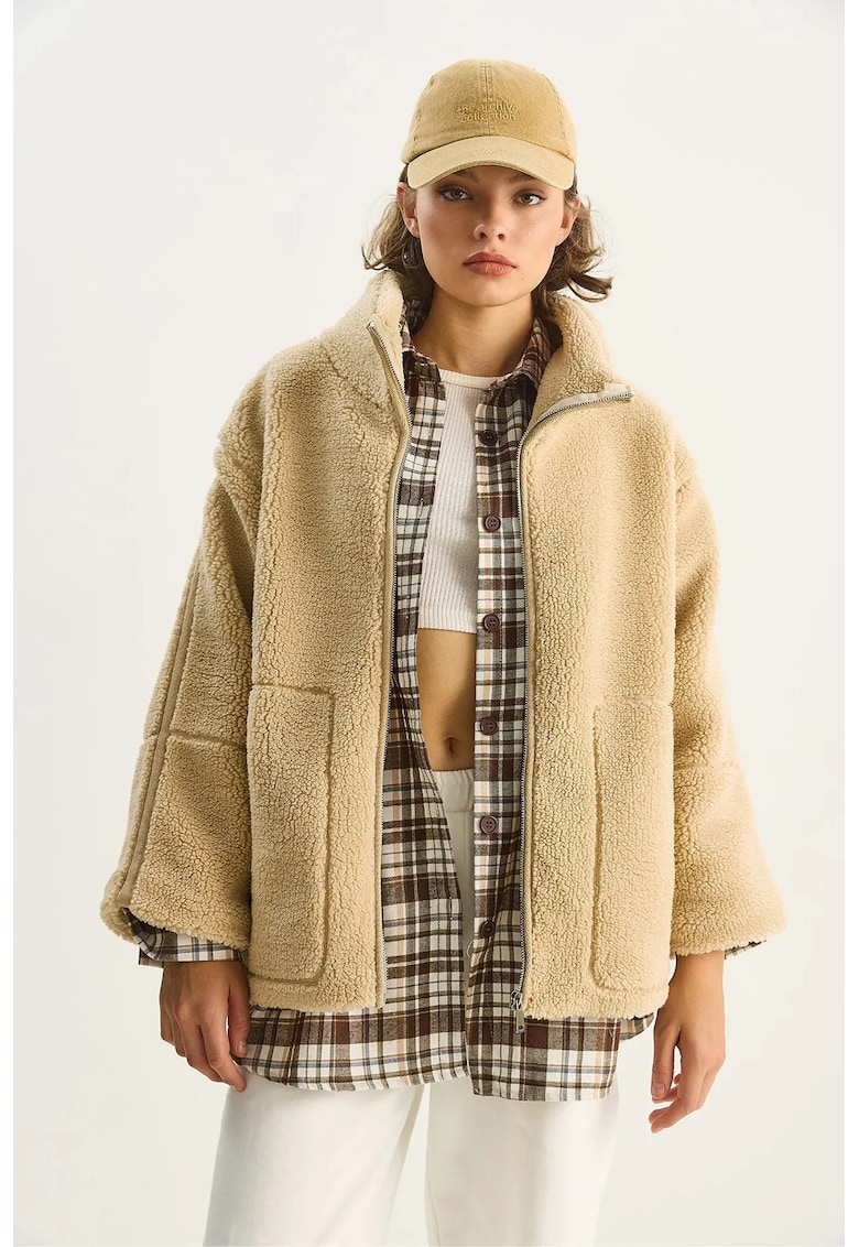 Geaca de plus supradimensionata cu buzunare - bej - textil - One Size