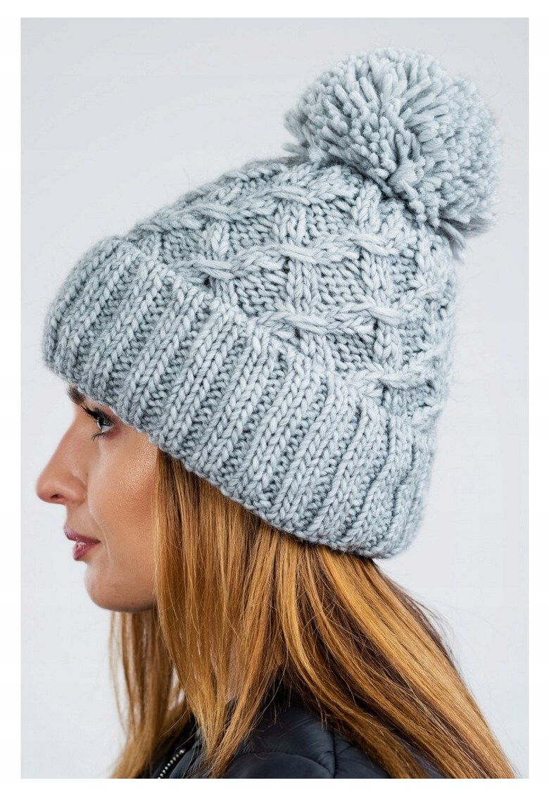 Caciula Dama Din Lana - Cz08 - Marime Unica - Compozitie 30% Lana - 10% Viscoza - 60% Poliacril - Cu Pompon - Uni - De Inalta Calitate - Gri