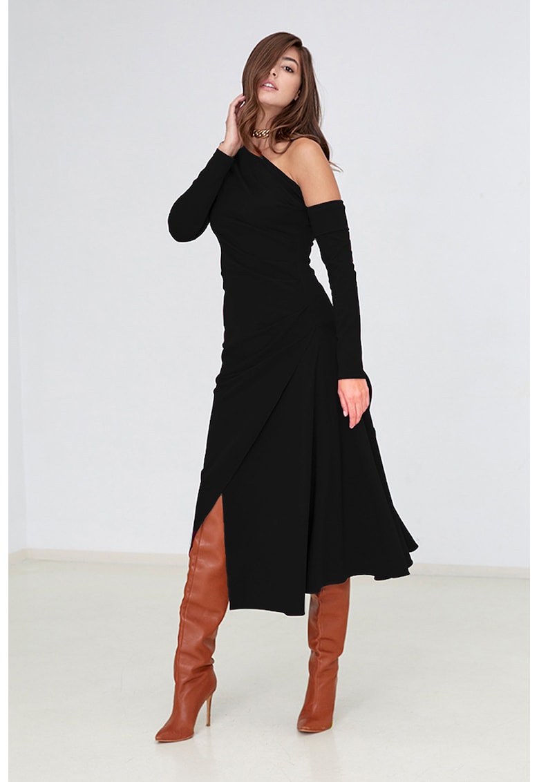 Rochie cu terminatie asimetrica si decupaj pe umeri