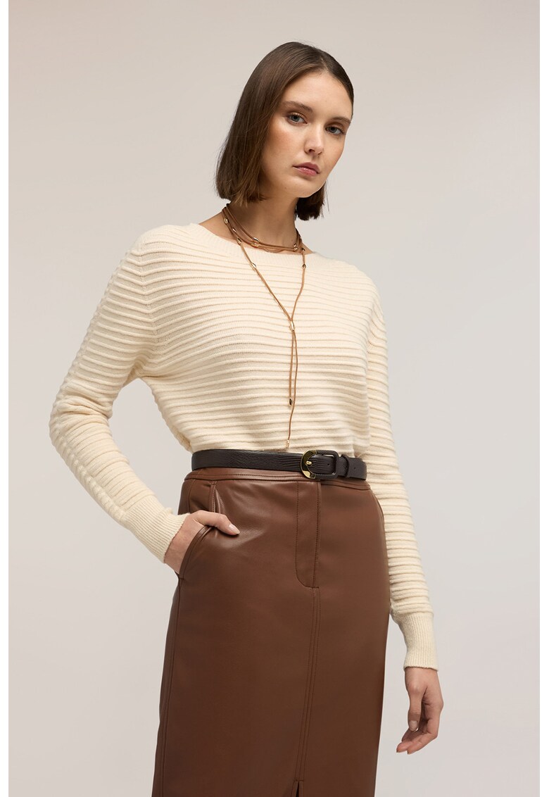 Pulover striat cu decolteu barcuta - Bej deschis