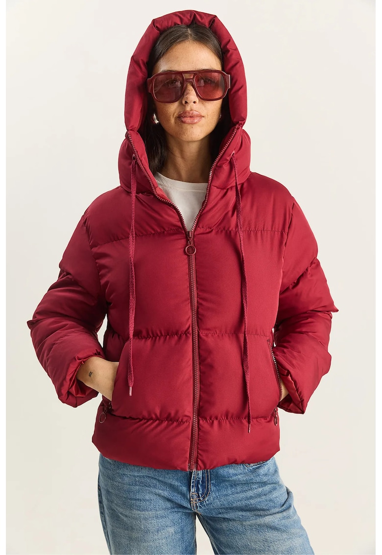 Geaca matlasata cu gluga textil - rosu