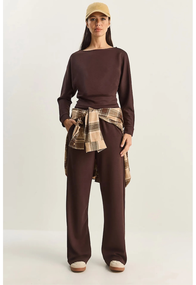 Compleu dama - set tricotat - guler asimetric - talie inalta - maro