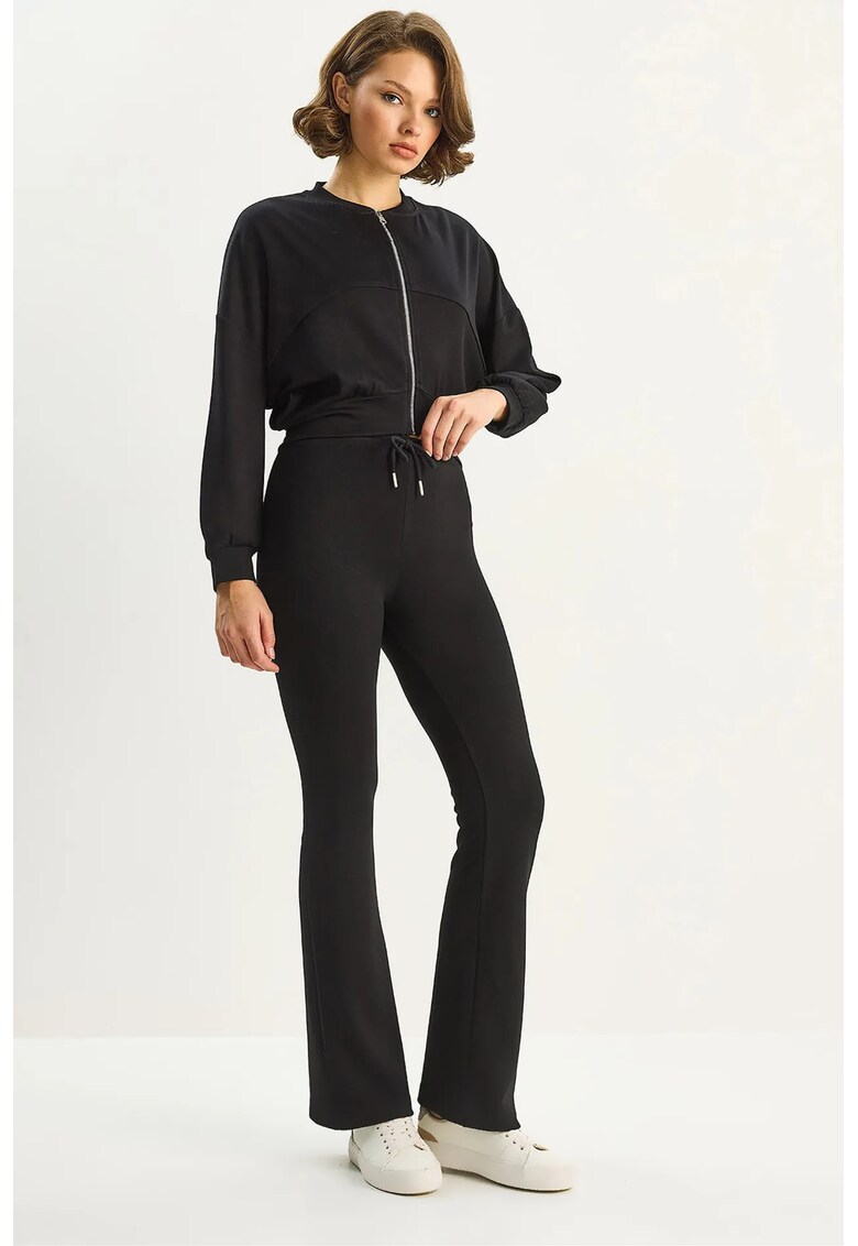 Costum dama - set coordonat - pantaloni evazati cu talie inalta si jacheta bomber - negru