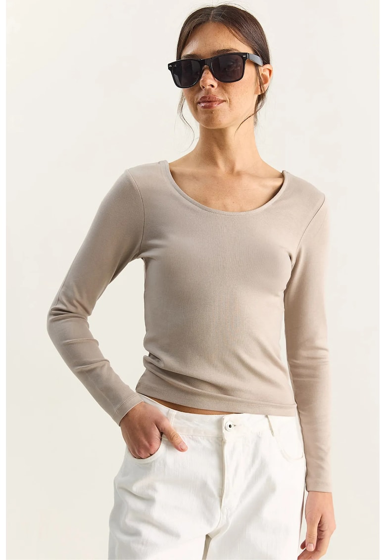 Bluza dama - tricotata - guler in U - bej