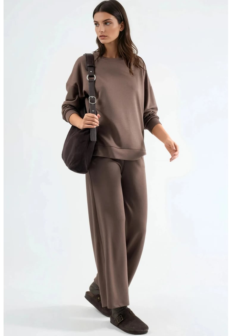 Set din doua piese - hanorac cu guler rotund si pantaloni largi - maro cafeniu - tricot moale -