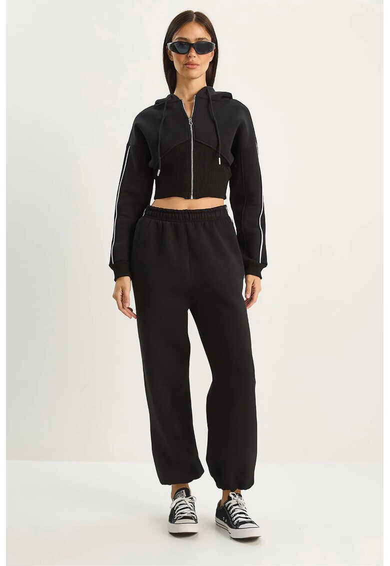 Trening dama din doua piese negru - detalii decorative -