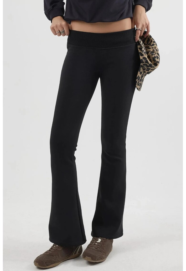 Pantaloni evazați pentru femei - Negru