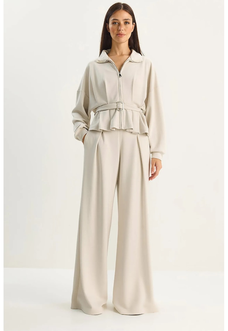 Set tricotat din doua piese - jacheta si pantaloni - gri deschis