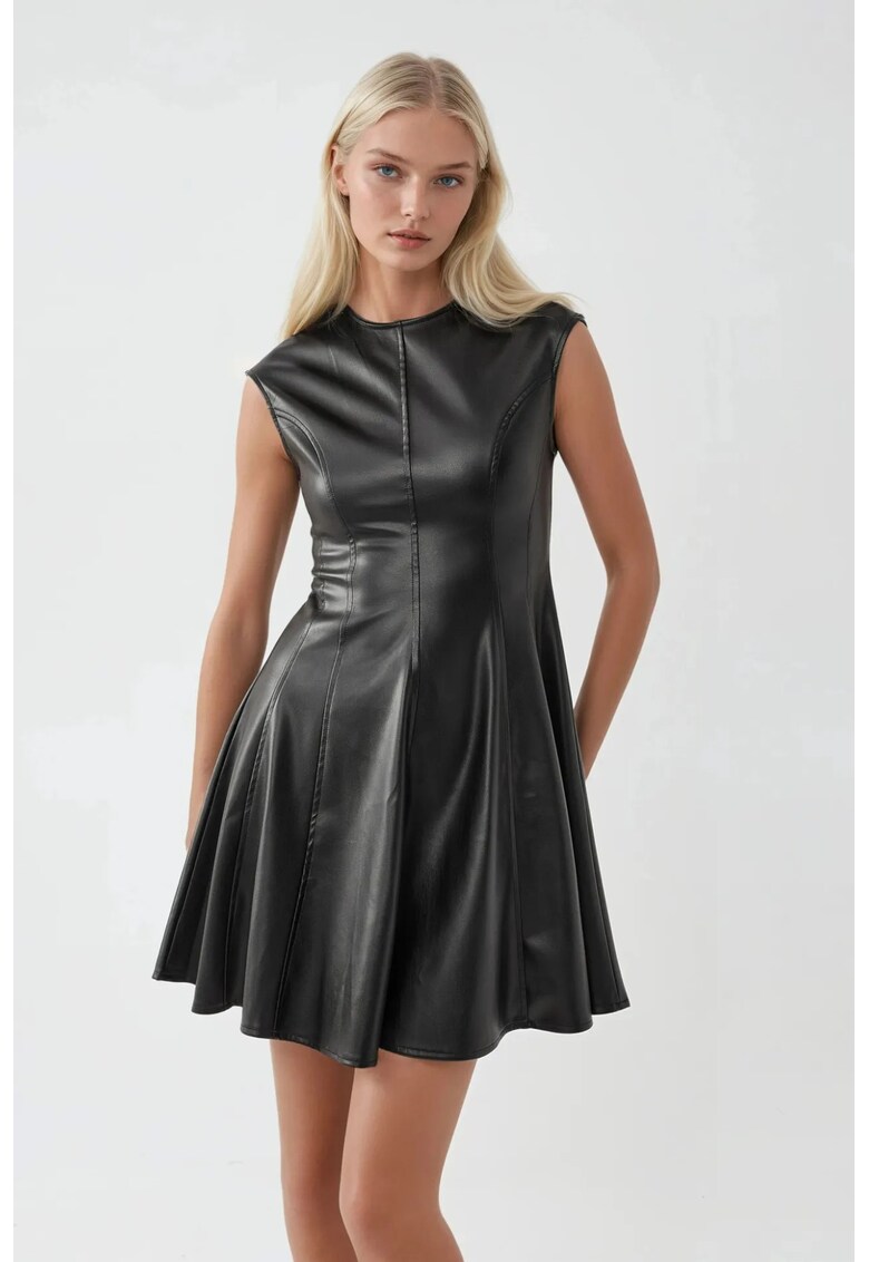 Rochie mini - din imitatie de piele - neagra