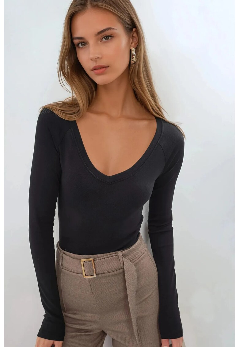 Bluza dama - mulata - maneca lunga - decolteu in V - negru - jerseu