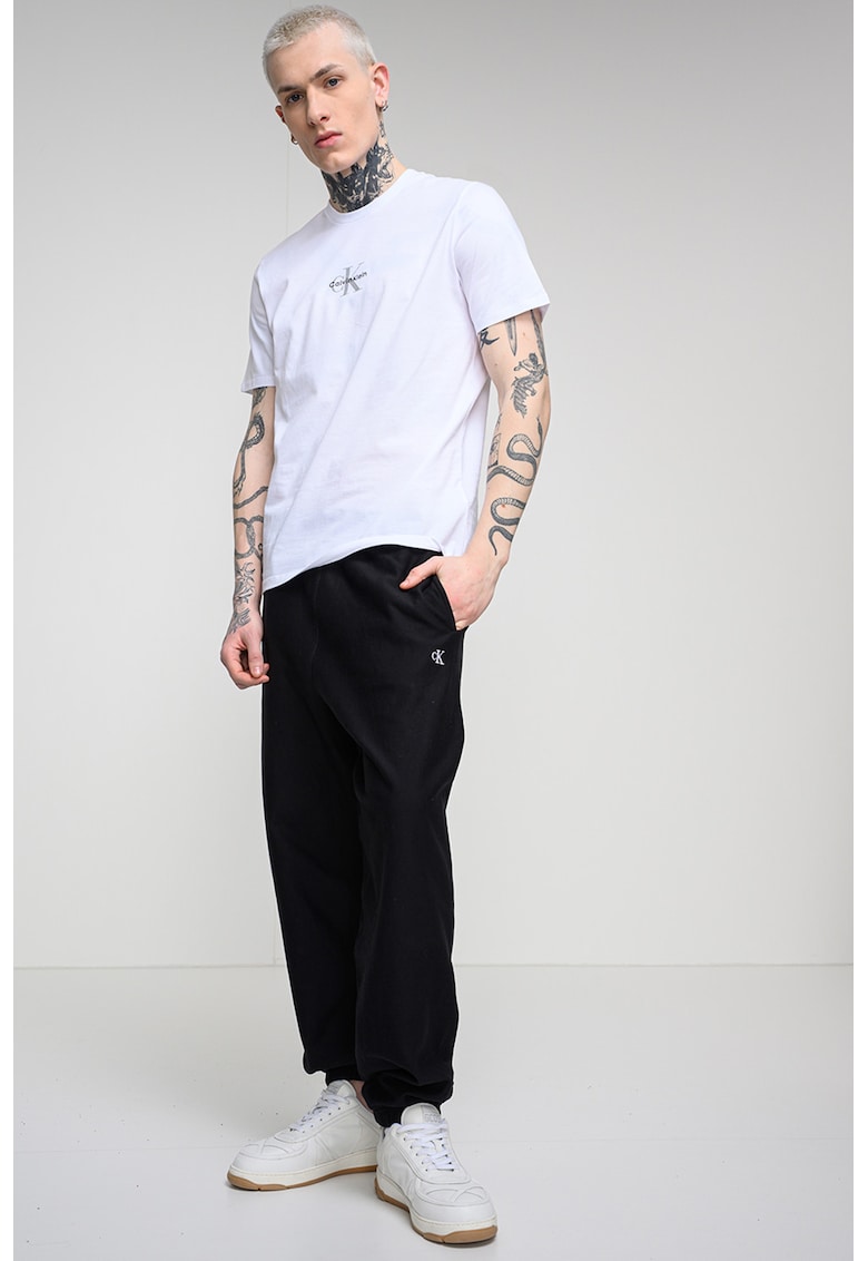 Tricou cu decolteu la baza gatului si logo - Alb
