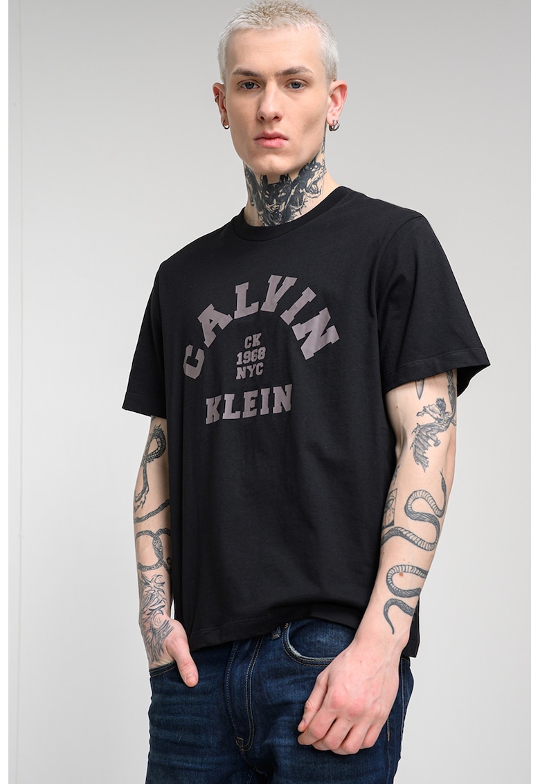 Tricou lejer cu logo pe partea din fata - Negru