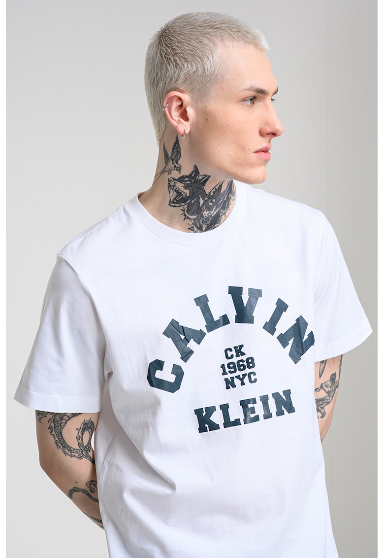 Tricou lejer cu logo pe partea din fata - Alb