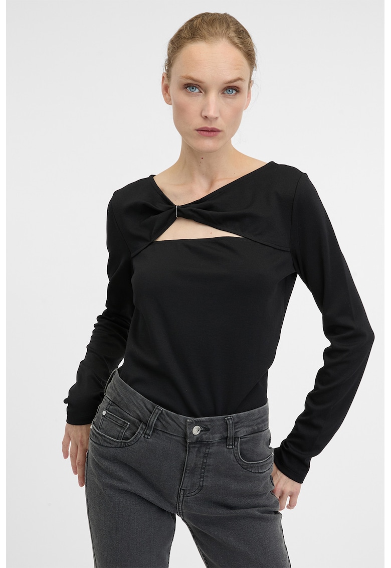 Bluza cu decolteu in V si decupaj pe piept - Negru