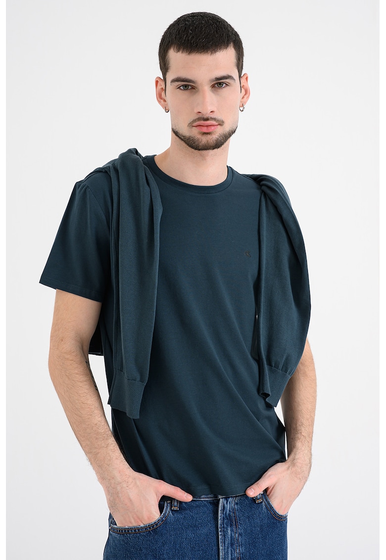 Tricou uni cu decolteu la baza gatului