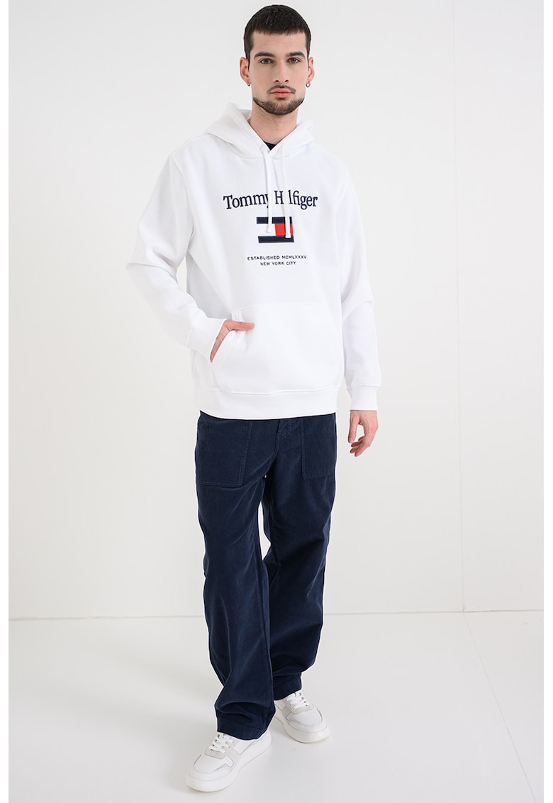 Hanorac cu buzunar kangaroo si logo brodat - Alb