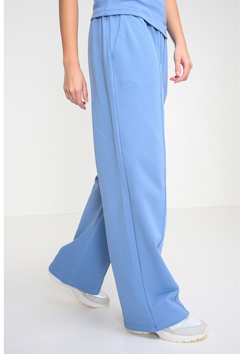Pantaloni de trening cu croiala dreapta si cusaturi pe partea din fata - Albastru deschis