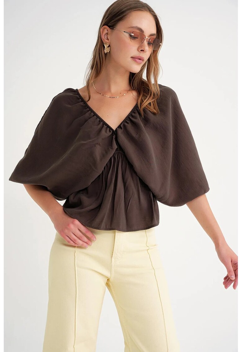 Bluza dama - decolteu in V - detaliu cu volane - maro cafeniu - textil