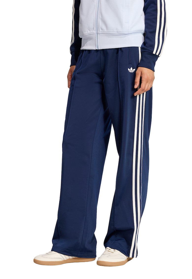 Pantaloni de trening cu croiala ampla si slituri laterale - Alb/Bleumarin
