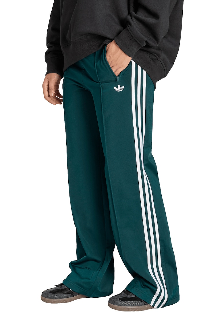 Pantaloni de trening cu croiala ampla si slituri laterale - Alb/Verde inchis