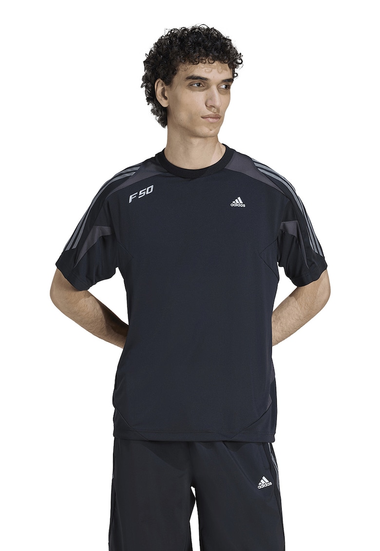 Tricou cu decolteu la baza gatului si model F50 - Negru/Gri inchis