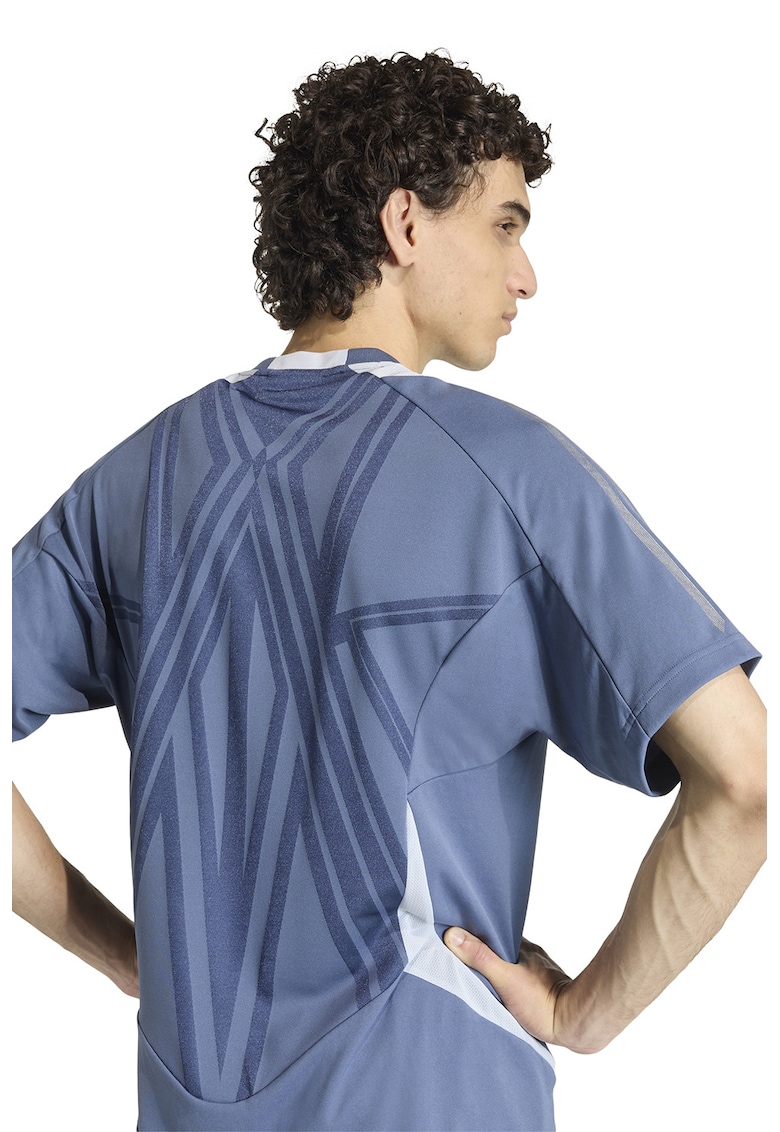 Tricou cu decolteu la baza gatului si model F50 - Albastru inchis