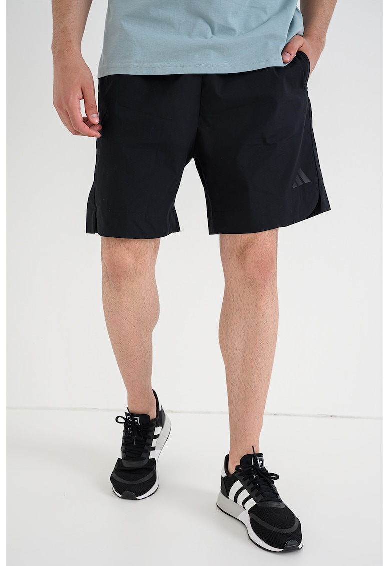 Pantaloni scurti cu buzunare laterale si logo - Negru