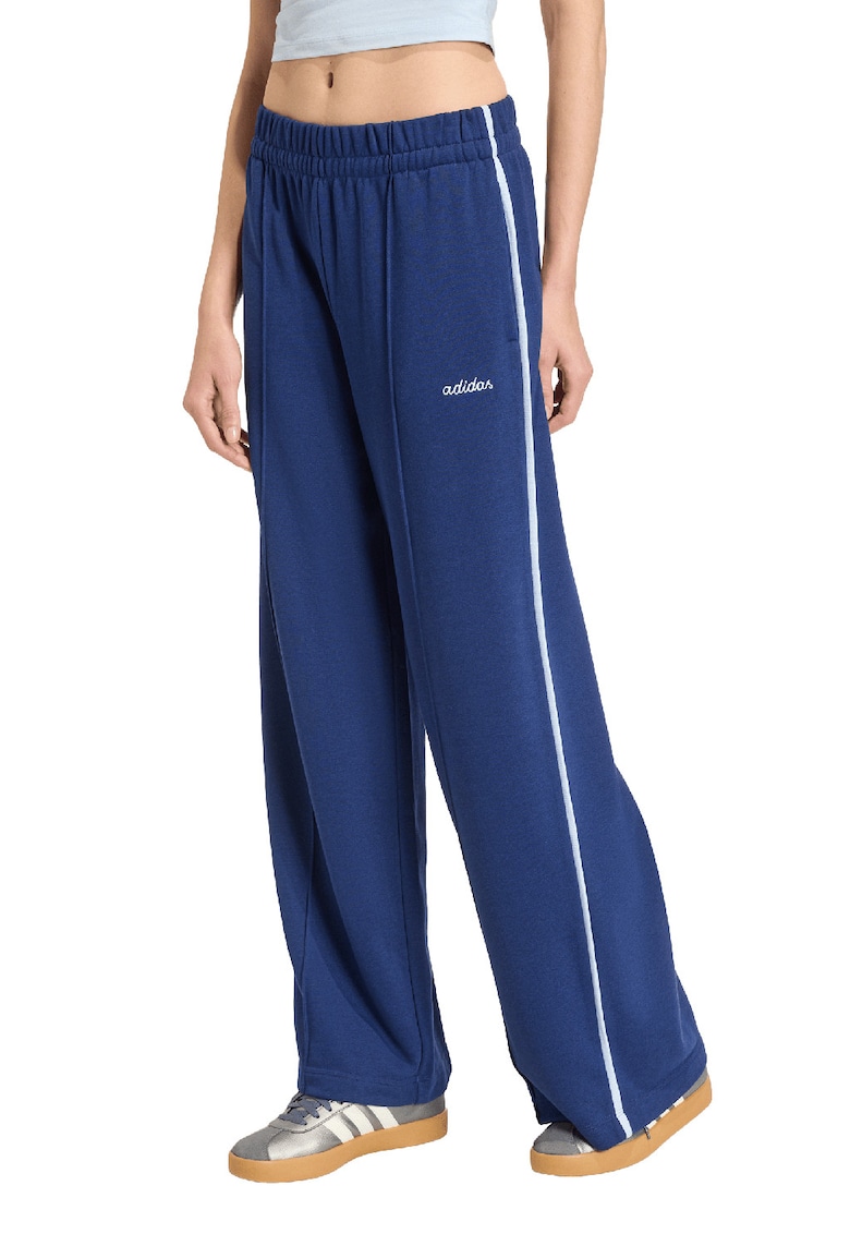 Pantaloni de trening din amestec de bumbac cu croiala lejera - Alb/Albastru inchis