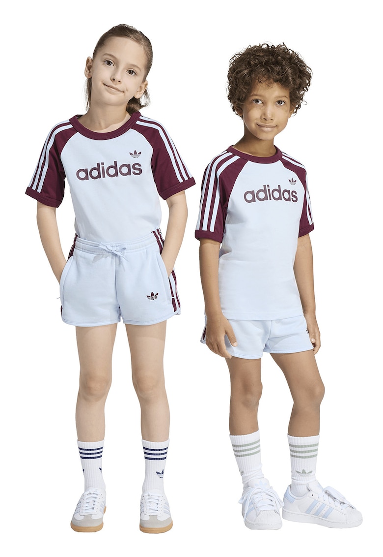 Set de pantaloni scurti si tricou cu imprimeu logo - 2 piese - Visiniu/Albastru glaciar