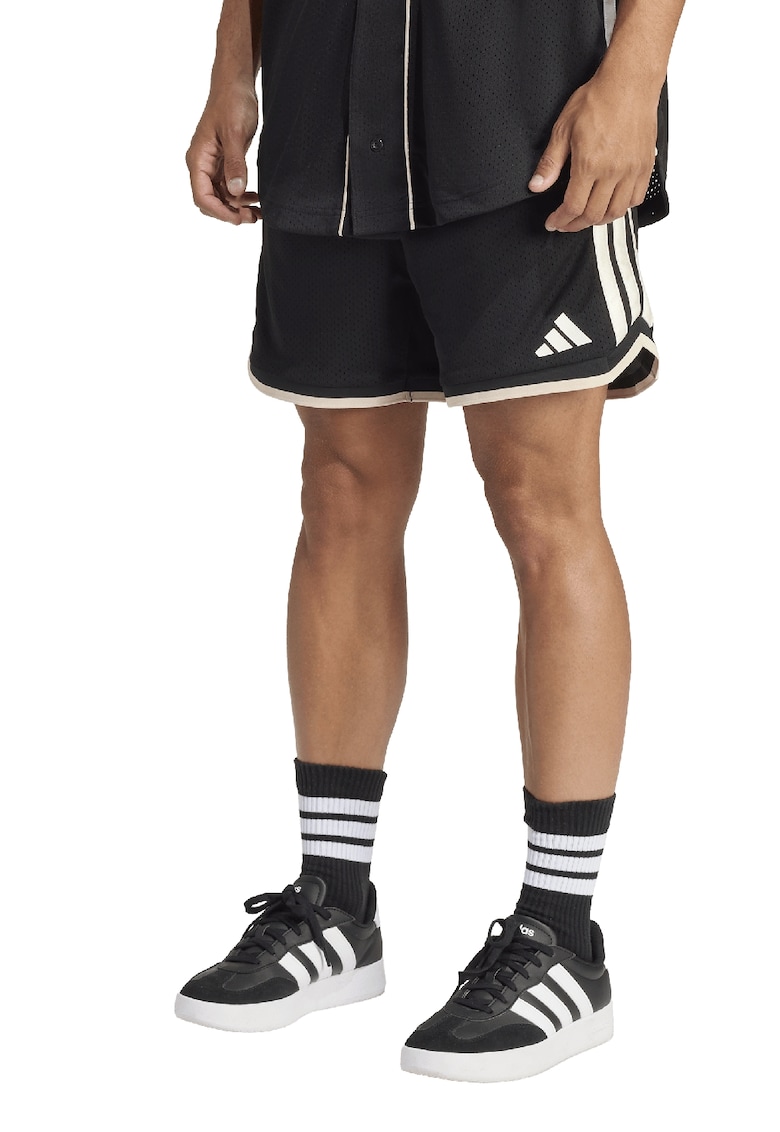 adidas Originals - Pantaloni scurti de plasa cu snur in talie Stadium - Alb/Negru