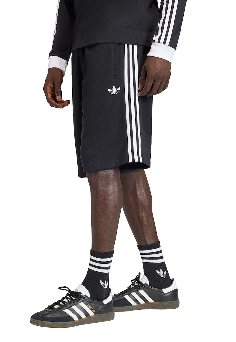 Pantaloni scurti de bumbac cu logo brodat si benzi contrastante - Alb/Negru