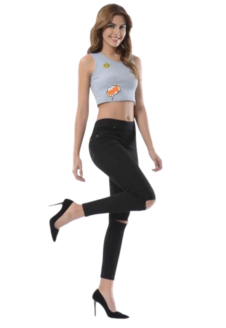 Blugi slim fit cu detalii deteriorate -