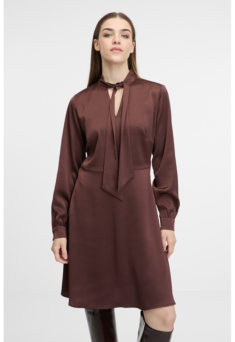 Rochie cu croiala in A si guler cu funda din panglici - Maro cognac