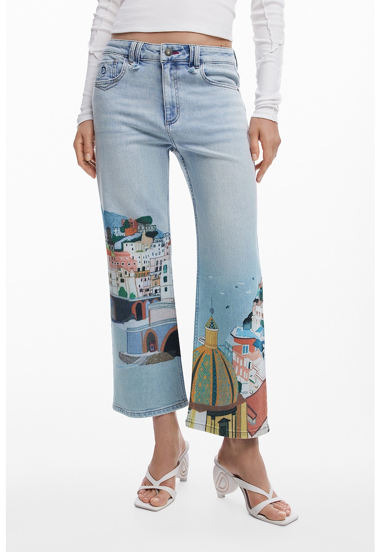 Blugi cu croiala dreapta si imprimeu grafic - Albastru deschis/Multicolor