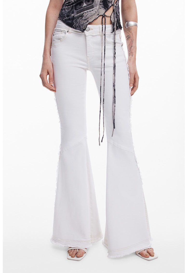 Blugi evazati cu model uni - Alb