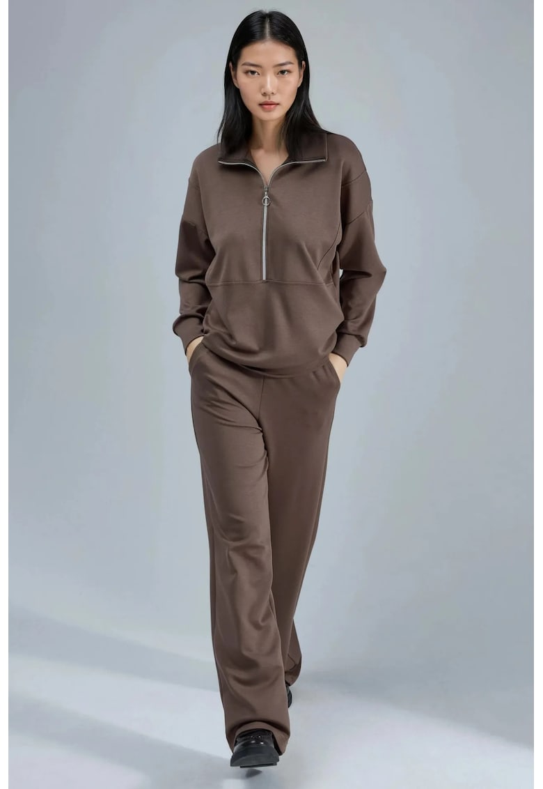 Set din doua piese - pantaloni largi - guler cu fermoar - maro - tricotat