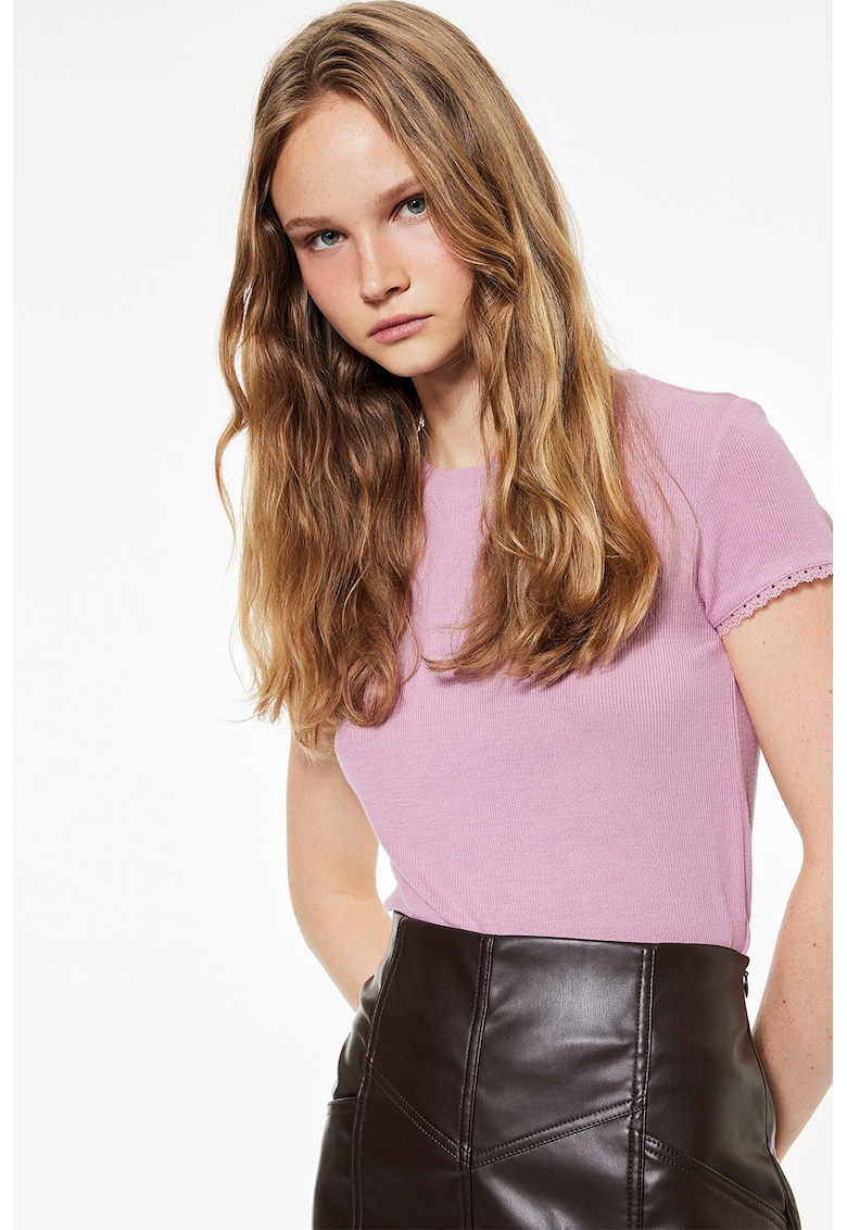 Tricou slim-fit cu decolteu la baza gatului - Rosu deschis