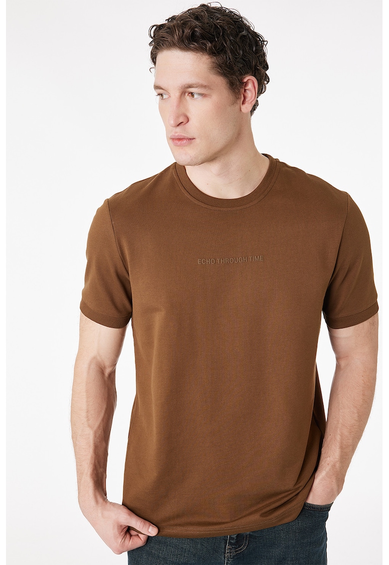 Tricou regular fit cu decolteu la baza gatului - Maro Siena